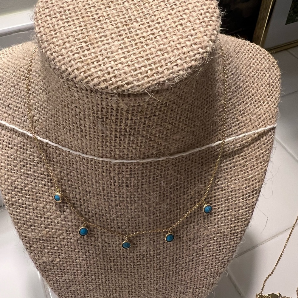 Elegant Gold Necklace with Turquoise Accents